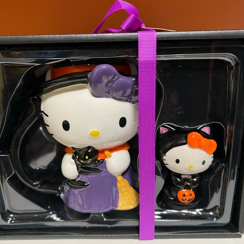 Hello Kitty Halloween Mug
and Figurine Set - Picture 5 of 8